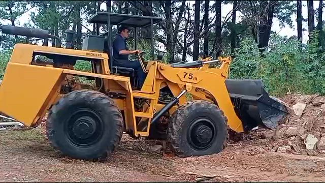 Imagem Pá Carregadeira Michigan 75 III. Ano 1986