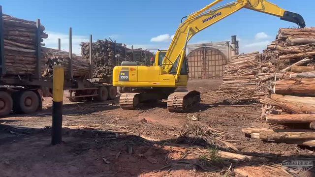 Imagem Escavadeiras Florestais Volvo EC220D e Komatsu PC200 com Garra