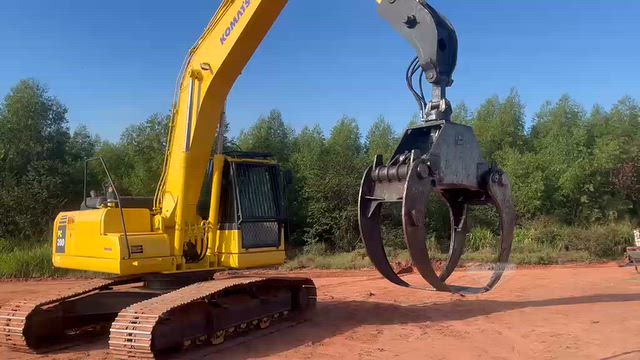 Imagem Escavadeiras Florestais Volvo EC220D e Komatsu PC200 com Garra