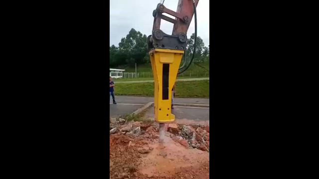 Imagem ESCAVADEIRA COM ROMPEDOR