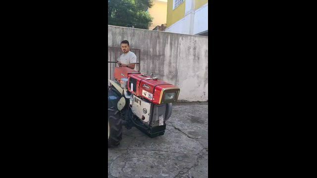 Imagem MICROTRATOR MARCA TOBATTA EQUIPADO C/MOTOR ZERO PARTIDA ELETRICA  16CV C/ENXADAROTATIVA FACAS NOVAS