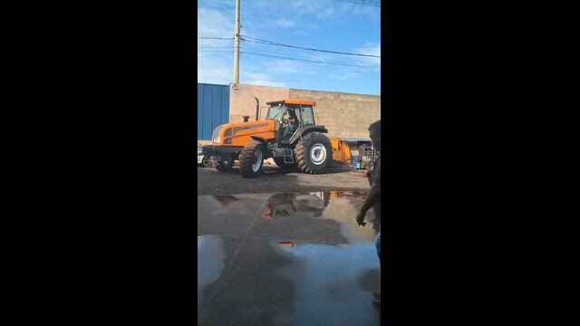 Imagem Trator Valtra BH 145 4x4 Ano 11