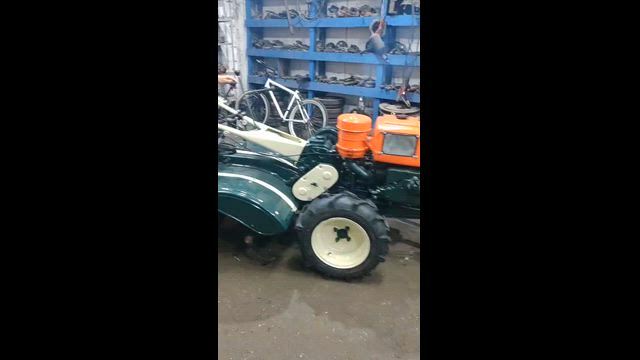 Imagem Micro Trator Tobatta M140 Diesel 14 CV com Enxada Rotativa e Roçadeira Frontal Ano 1990