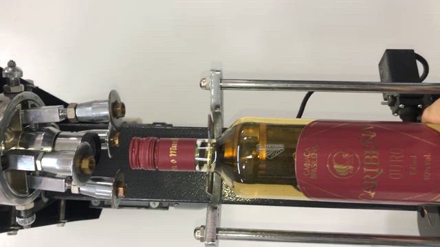 Imagem Máquina de Tampar Garrafas Automática | Tampadora para Cachaça, Bebidas e Linha de Envase