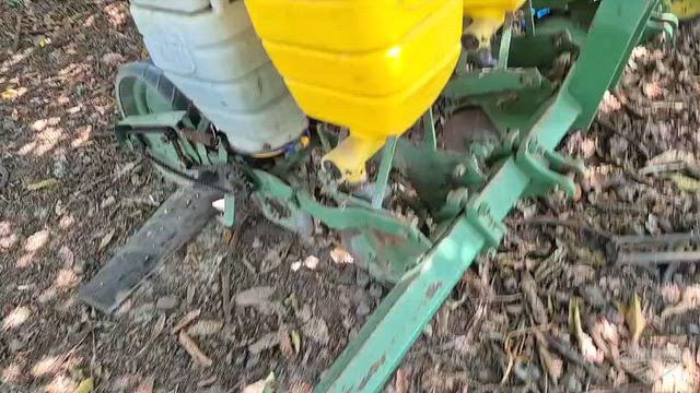 Imagem Plantadeira de Milho Tatu 3 Linhas