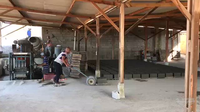 Vídeo Maquina Hidraulica para fabricação de Blocos e Pavimentos de Concreto