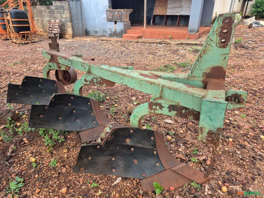 Arado Aiveca 3 Hastes em Sertãozinho SP à venda. Compre direto 850664