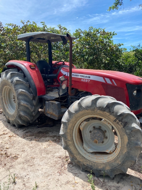 Trator Massey Ferguson em Campos dos Goytacazes RJ à venda. 721311