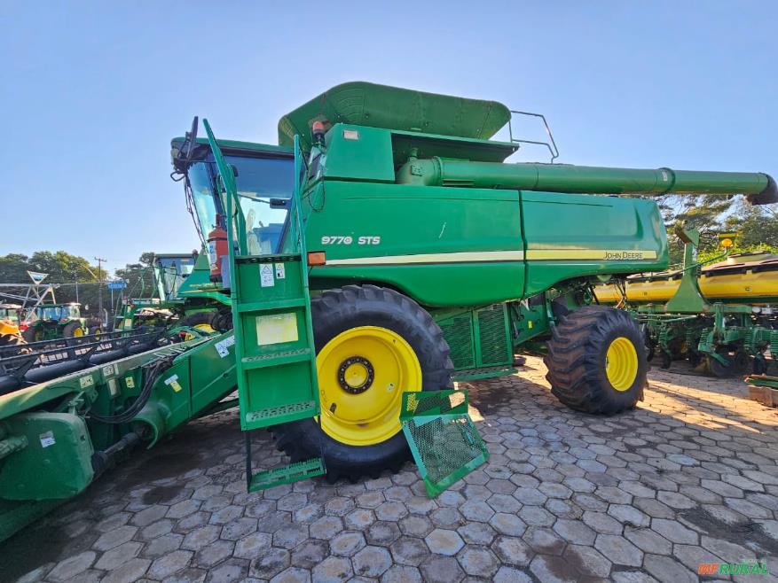 Vende-Se Colheitadeira John Deere - Modelo: 9770 Sts - Ano 831354