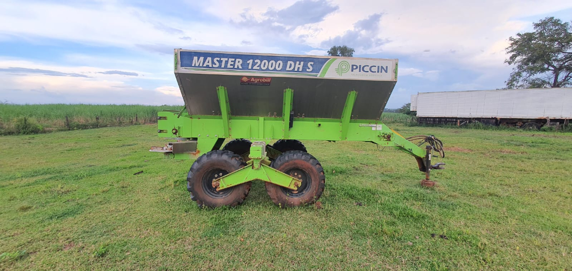 Distribuidor de Calcário Piccin 12000 Inox em Três Lagoas MS à 713914