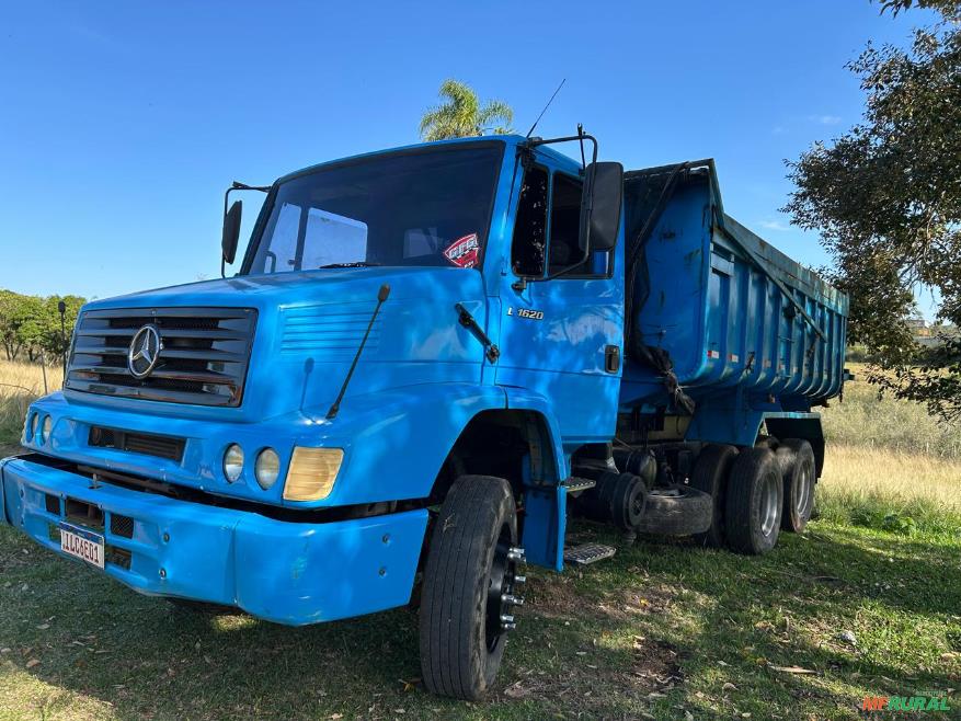 4844 Caminhões Mercedes Benz (MB) 4844 Basculante no Rio Grande do