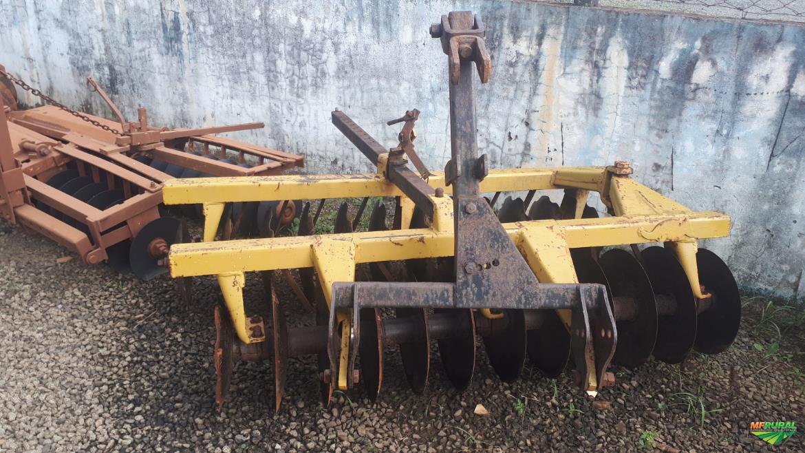 Grade Niveladora de 24 Discos 20 Polegadas Marca Tatu em Limeira 349429