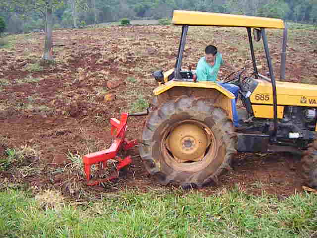 Imagem Enleirador de Pedras Reforçado Largura de 2,50 metros